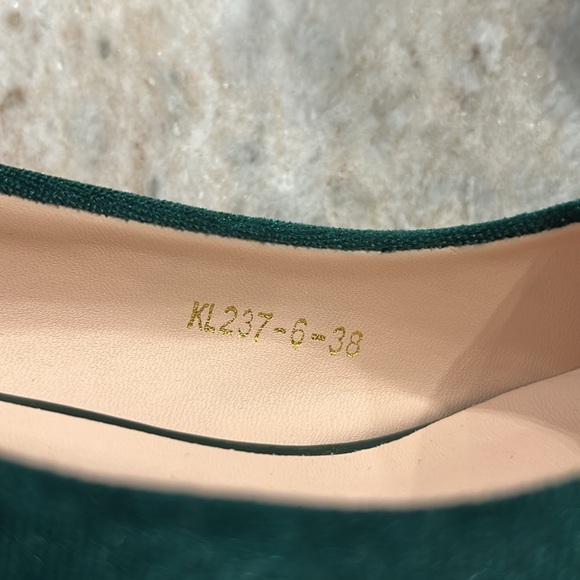 Big Tree Women’s Velvet Pointy Toe Kitten heel Dressy Shoes W/ Jewel Tops Sz 38 - Picture 11 of 14